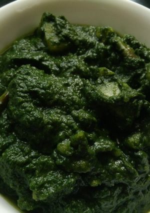 A picture of Aloo Palak (Potato In Spinach Gravy).