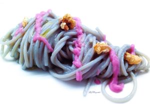 Foto di Spaghetti con cavolo viola e noci