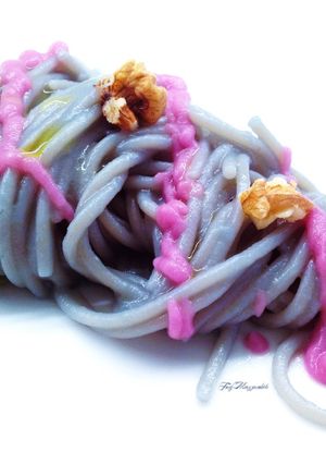 Foto di Spaghetti con cavolo viola e noci