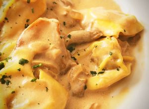 Una foto de Tortelloni de carne al Funghi porcini