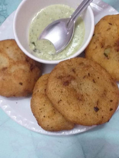 सूजी की कचौड़ी (Suji ki kachodi recipe in Hindi) रेसिपी मुख्य फोटो