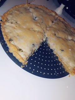 صورة لوصفة كيش بصلصة رائعة 🧀