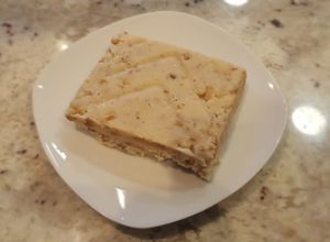 Una foto de Turrón de nata y nueces