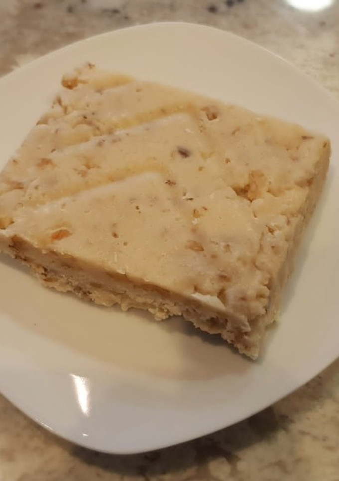 Una foto de Turrón de nata y nueces