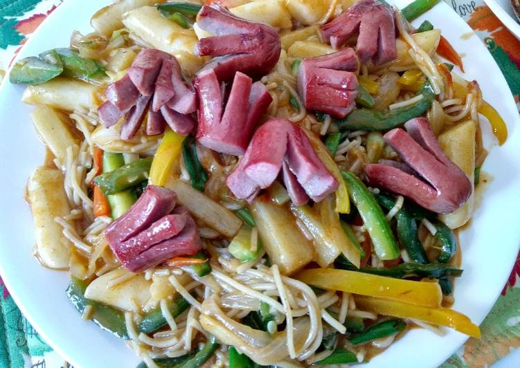 Recipe of Speedy Roasted beef over sauteed spicy rice cake and pasta 牛肠炒辣年糕米粉