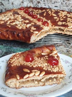 Una foto de Coca rellena de cabello de ángel y almendras (en Thermomix y horno)