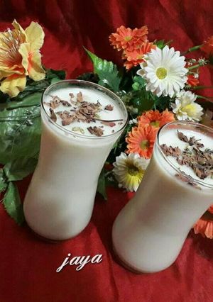 बादाम ठंडाई (Badam Thandai recipe in hindi) रेसिपी मुख्य फोटो