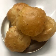 A picture of Aata poori.