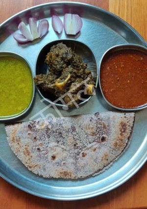 कोल्हापुरी काळे मटण थाळी (kale mutton thali recipe in marathi) रेसिपी चे मुख्य फोटो 