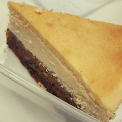 A picture of Purry's Carrot Cheesecake.