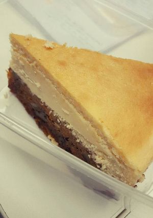 A picture of Purry's Carrot Cheesecake.