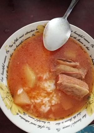 Una foto de Caldo de costilla de res con papas