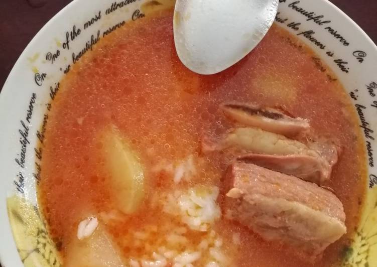 Caldo de costilla de res con papas