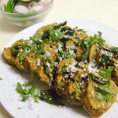 A picture of Palak Muthia.
