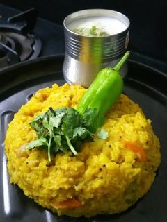 આચાર્ય ખીચડી(acharya khichdi in gujarati) રેસીપી મુખ્ય ફોટો