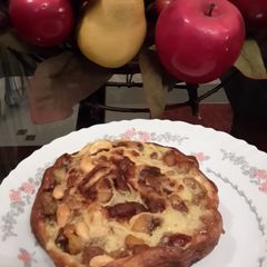 A picture of Kaipola(banana cake).