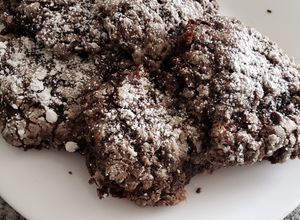 Una foto de Galletas craqueladas veganas de chocolate
