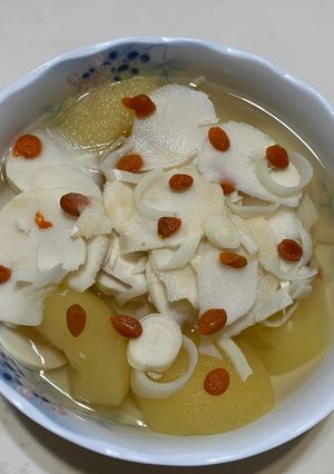 鮮筍蘋果🍎枸杞湯（電鍋料理） 的食譜成品照片