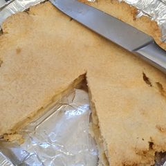 A picture of Apple 🍎🍏 pie with a shortbread top.