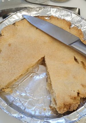 A picture of Apple 🍎🍏 pie with a shortbread top.