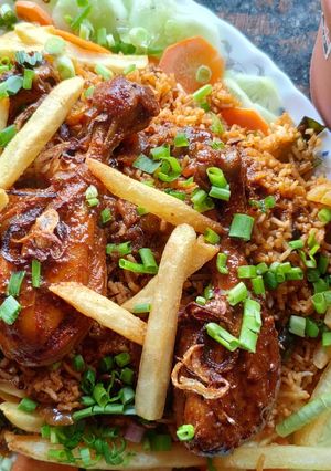 A picture of Iraqi cuisine chicken kepsa rice.