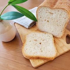 A picture of Shokupan The Fluffy Japanese White Loaf 2lb Bread machine.