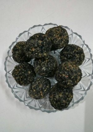 A picture of Black Sesame seed ladoo.