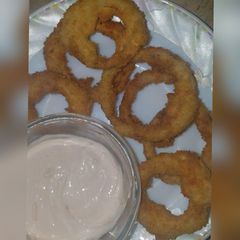 A picture of Crispy Onion Rings with Creamy Sauce.