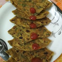 Palak paratha A picture of Palak paratha.