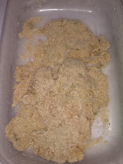 Una foto de Milanesas de pollo rebozada con polenta+pan rallado