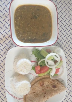 A picture of Lentil,Rice,Chapati n Salads# Ndengu contest.