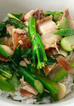 รูปของ คะน้าฮ่องเต้หมูกรอบ