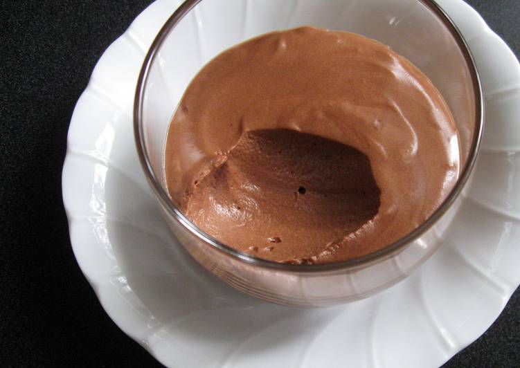 How to Prepare Favorite Instant Chocolate Mousse