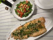 Una foto de salmon parrilla