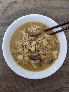 Una foto de Ramen de curry