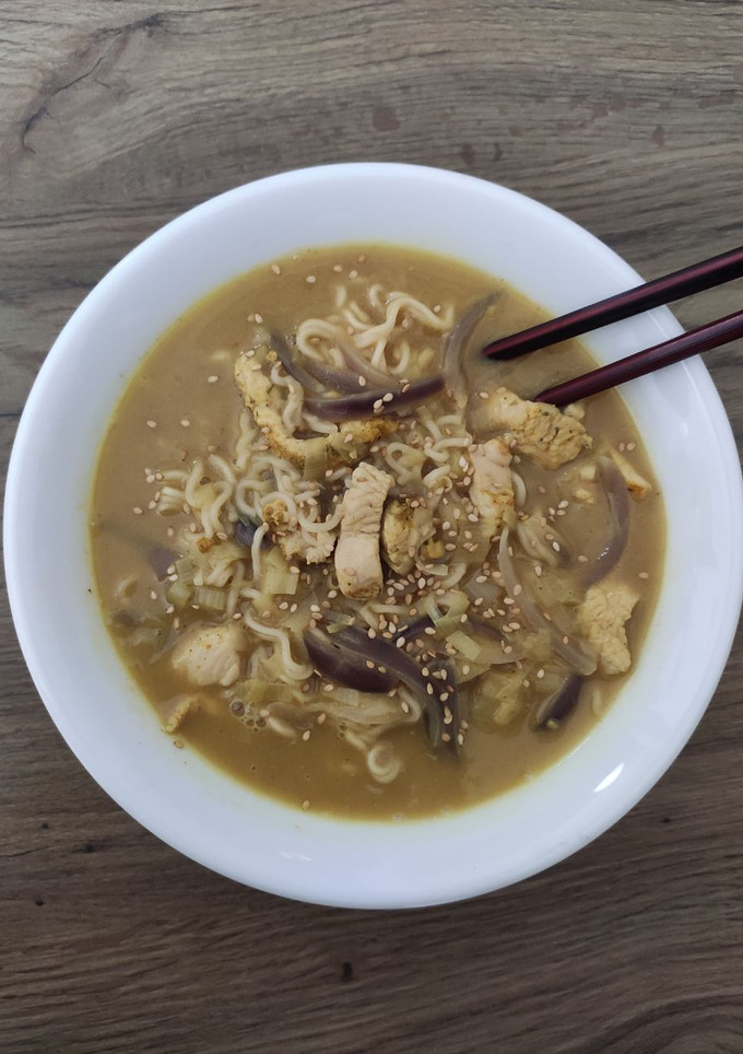 Una foto de Ramen de curry