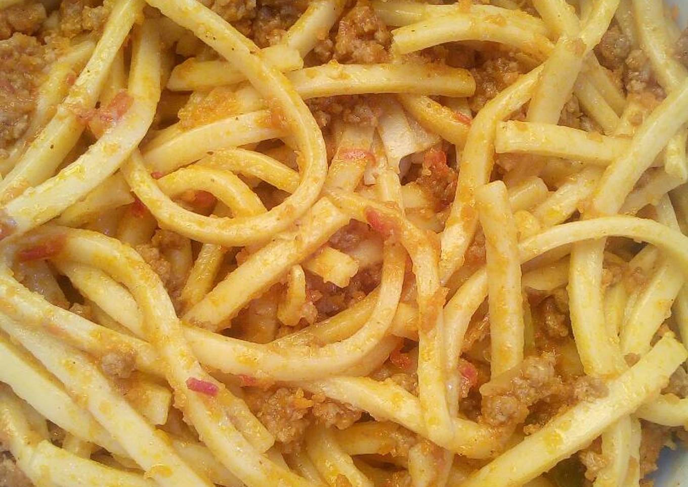 Tallarines con carne molida