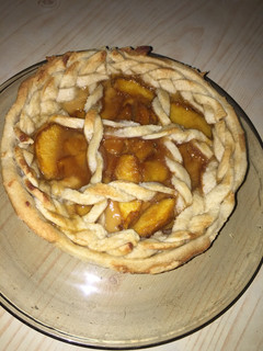 Una foto de Tarta de crema de dulce de leche y manzana 🍎
