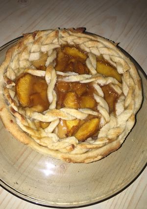 Una foto de Tarta de crema de dulce de leche y manzana 🍎