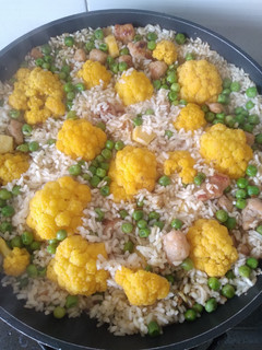Una foto de Arroz con coliflor amarilla