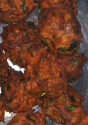 ગાજર ના ભજીયા (Carrot Bhajiya Recipe In Gujarati) રેસીપી મુખ્ય ફોટો