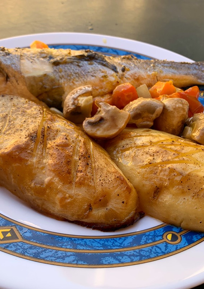 Una foto de Lubina al horno