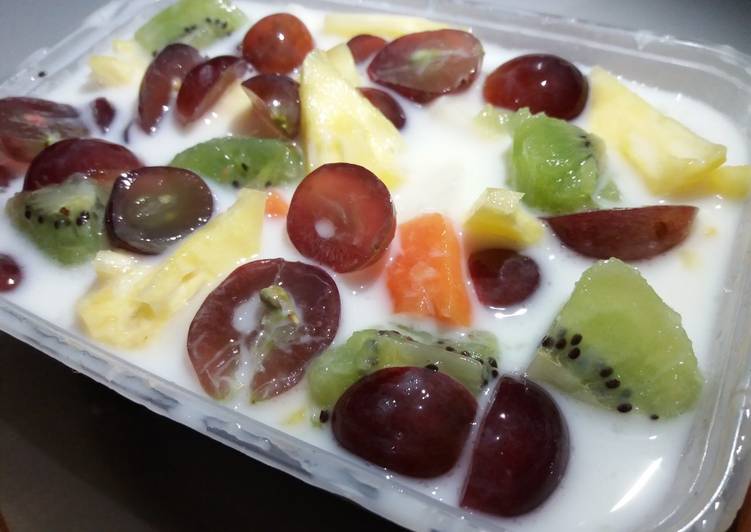 Salad buah simple