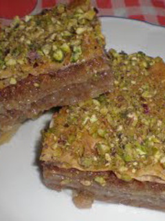 Una foto de Baklava{pastel árabe}
