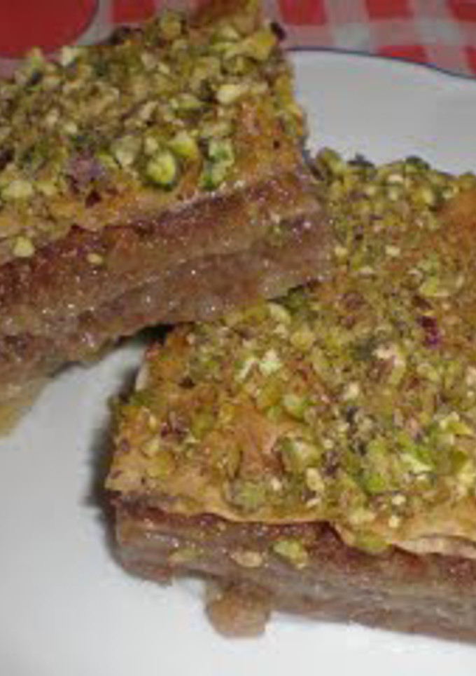 Una foto de Baklava{pastel árabe}