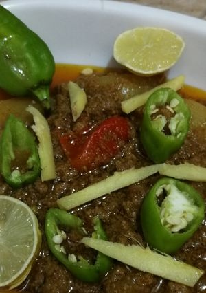 A picture of Makhni alo qema.