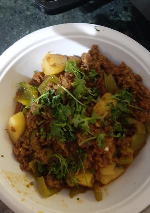 A picture of Aloo keema with capsicum.