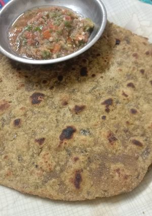 बची हुई मेथी भाजी के परांठे (Leftover methi bhaji parathe recipe in Hindi) रेसिपी मुख्य फोटो