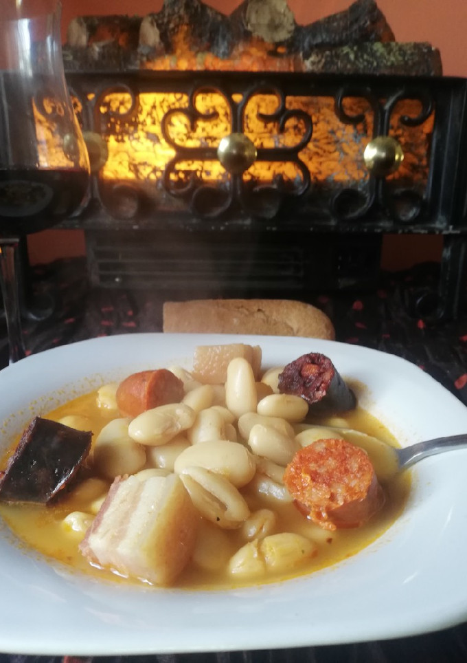 Una foto de Fabada Asturiana