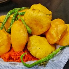 A picture of Aloo Pakore. /Potato Fritters.